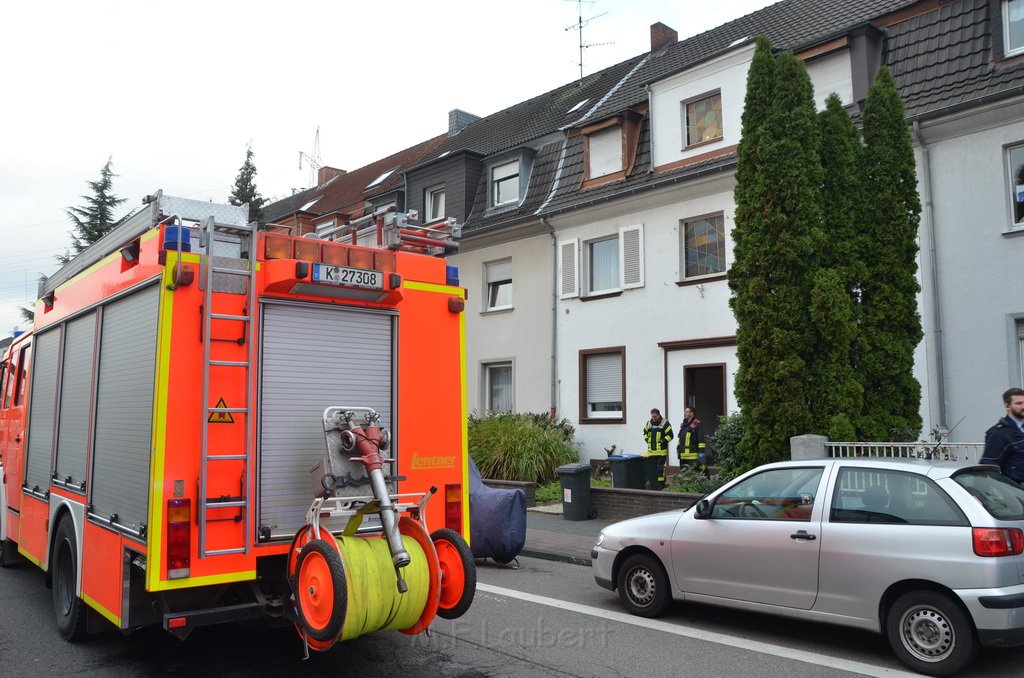 Einsatz BF Messerstecherei Koeln Ostheim Servatiusstr P13.JPG - Miklos Laubert